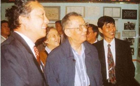 国防部长和省长的职责与地位，谁更大？，国防部长与省长职责与地位比较，谁掌更大权力？