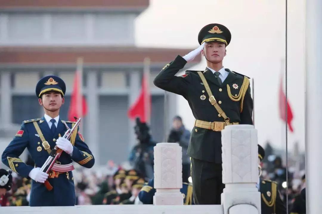 三军仪仗队升国旗，庄严神圣的仪式与民族精神的象征，三军仪仗队升国旗，庄严神圣的仪式展现民族精神