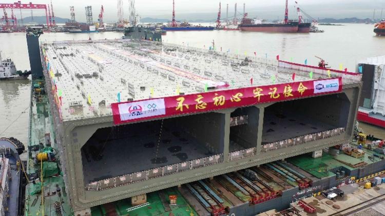 半潜船装载事故，原因、影响与应对策略，半潜船装载事故详解，原因、后果及应对策略