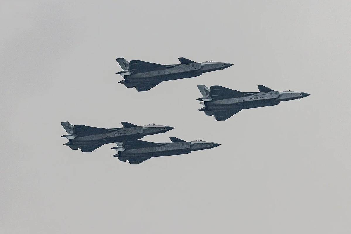 中国空军实力如何变得更强，策略与前景展望，中国空军实力提升策略及前景展望，策略分析与实力增强之路