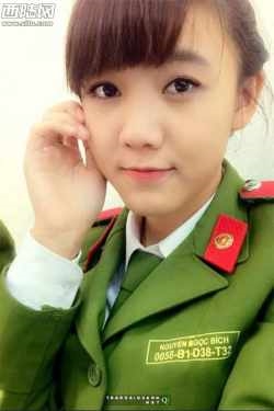 越南网友评论中国女兵，英勇与坚韧的象征，越南网友眼中的中国女兵，英勇与坚韧的象征