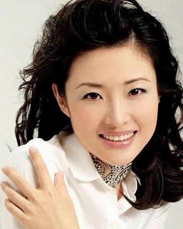 央视最漂亮的三大女主持人，魅力与才华并存的风采展示，央视三大美女主持人，魅力与才华并存的风采