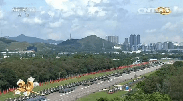 庆祝香港回归二十年，回顾驻港大阅兵的历史与意义，香港回归二十年庆典，驻港大阅兵的历史回顾与意义探究