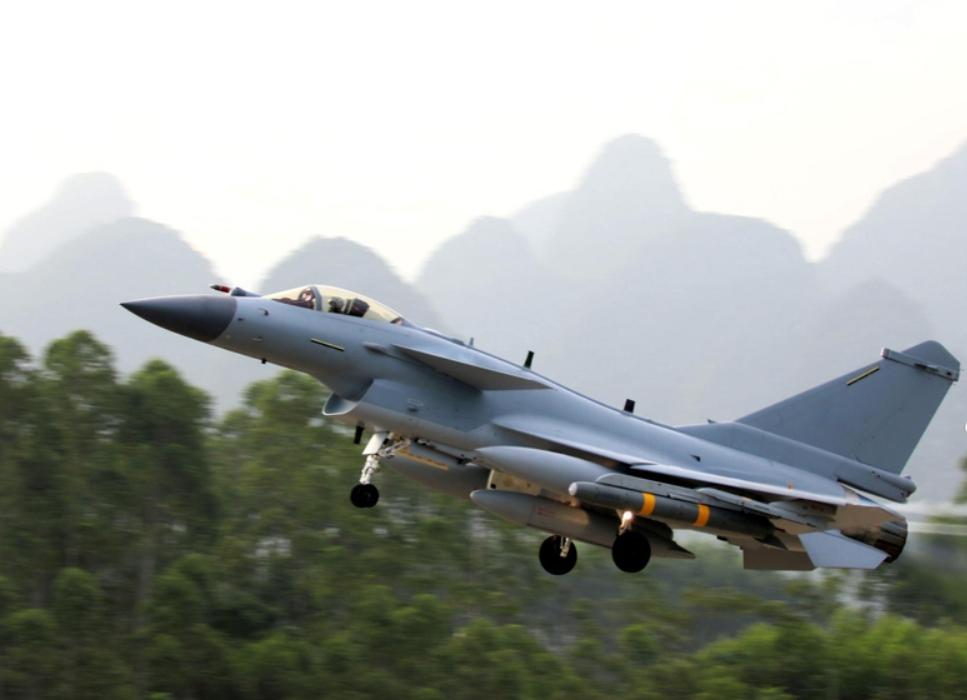 歼-10C与幻影2000，两大空中巨擘的对比解析，歼-10C与幻影2000，两大空中巨擘的全面对比解析