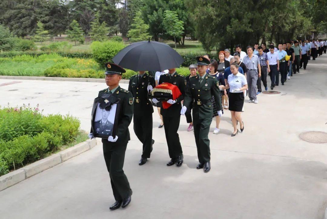 肖思远，一位卓越的企业家与商业领袖的50字介绍，肖思远，卓越企业家与商业领袖的生平概述