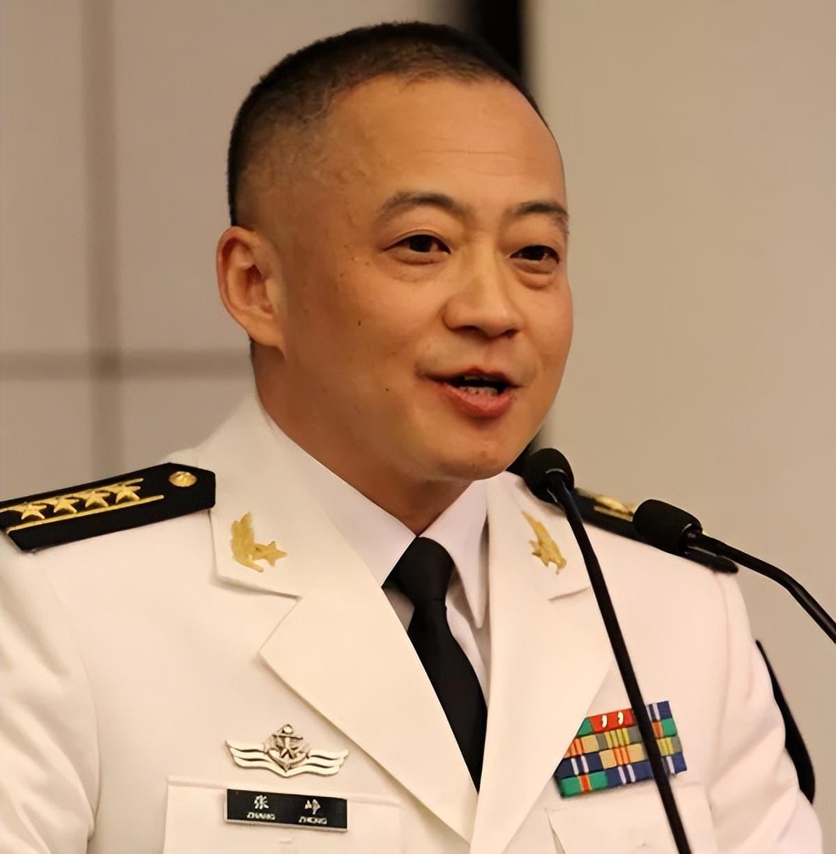 辽宁舰首任舰长张峥的军衔与荣耀，辽宁舰首任舰长张峥，军衔与荣耀的彰显