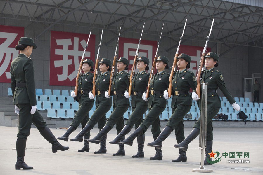 中国人民解放军仪仗队女兵训练视频，展现力量与荣耀，中国人民解放军仪仗队女兵训练展现力量与荣耀风采的视频曝光