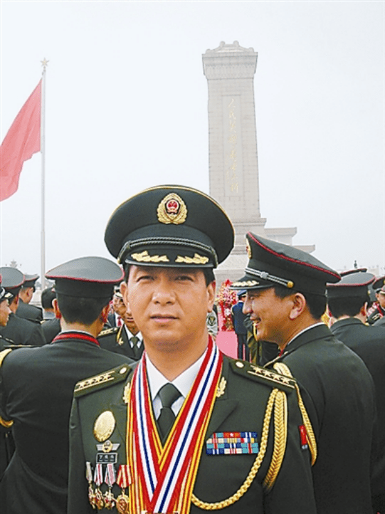 独臂将军丁晓兵，英勇事迹与卓越贡献的简历，独臂将军丁晓兵，英勇事迹与非凡贡献的传奇人生
