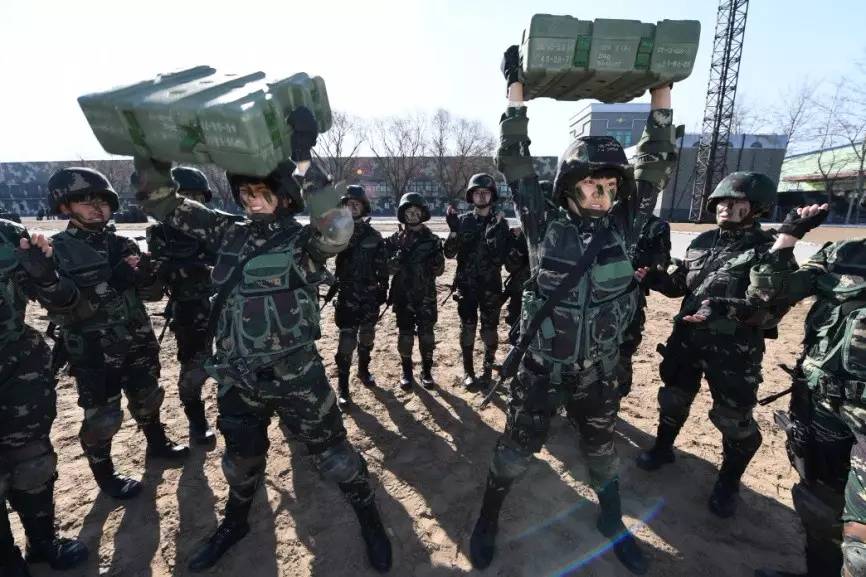 中国最厉害的女特种兵，荣耀与传奇并存，中国最强女特种兵，荣耀与传奇的交织