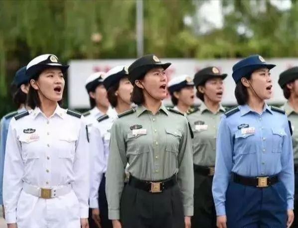 三军仪仗队女兵程诚发脾气背后的故事与启示，三军仪仗队女兵程诚，发脾气背后的故事与深层启示