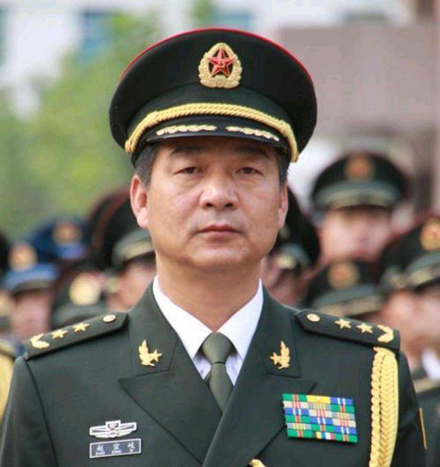 集团军军长是中将吗？解析军队职务与军衔关系，集团军军长职务与军衔解析，军长是否为中将？