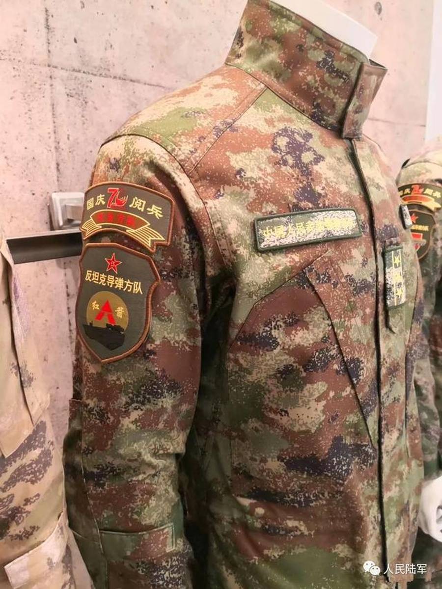 女兵换装星空迷彩，新形象，新风采，女兵换装星空迷彩，新形象展现独特风采