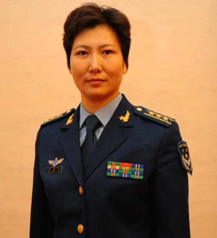 该不该让孩子报考空军飞行员，深度解析与全面考量，深度解析与全面考量，孩子报考空军飞行员的选择与考量