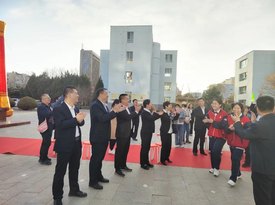 艰难的2023年终将会过去，挑战与机遇并存的一年，挑战与机遇并存，艰难的2023年即将过去
