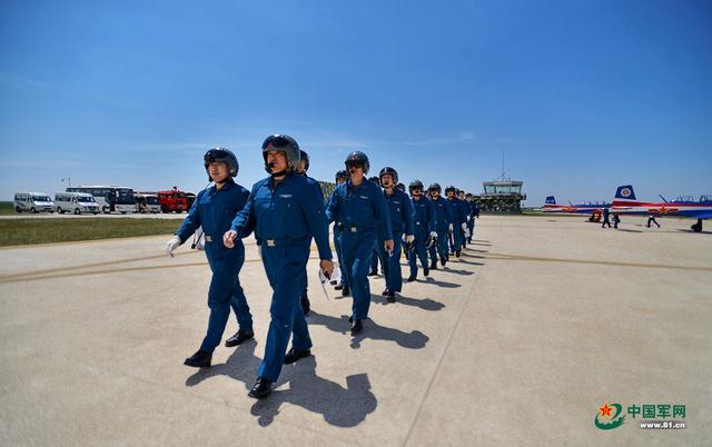 空军航空大学文职人员的职责与重要性，深入了解空军航空大学的文职人员角色，空军航空大学文职人员的职责与角色深度解析