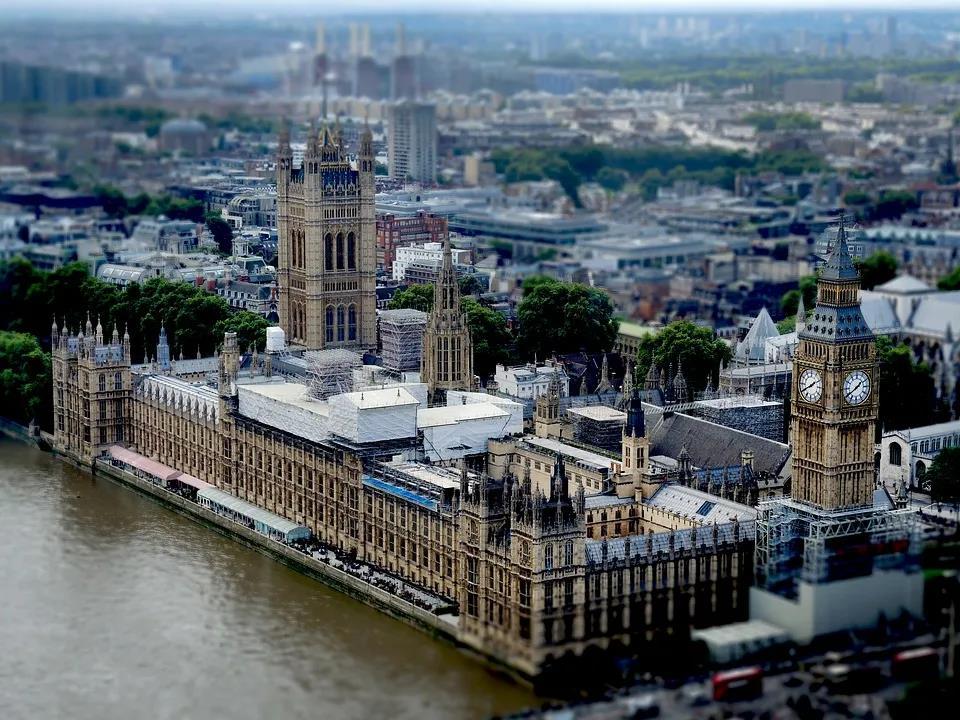 英国与中国最新局势，全球视角下的两国关系发展，全球视角下的中英关系发展最新局势分析