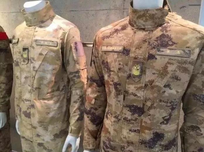 解放军作战服，历史演变与现代发展，解放军作战服的历史演变与现代进展