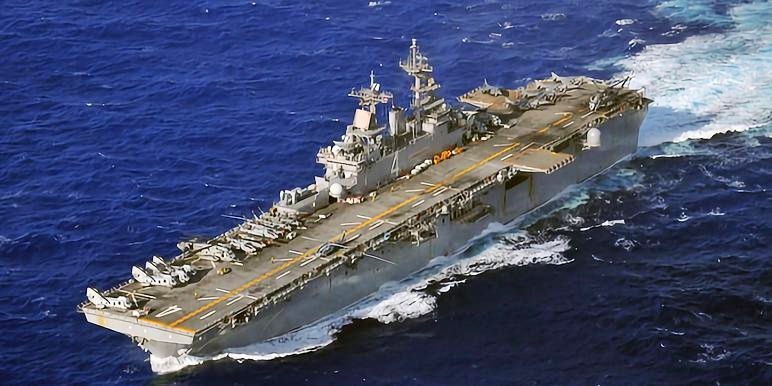 黄蜂级两栖攻击舰与F-35B，探讨其优势与未来发展，黄蜂级两栖攻击舰与F-35B，优势及未来发展探讨