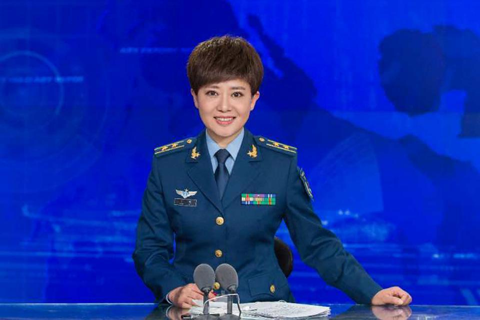国防军事频道主持人丁丽的独特魅力与影响力解析，国防军事频道主持人丁丽的魅力与影响力深度解析