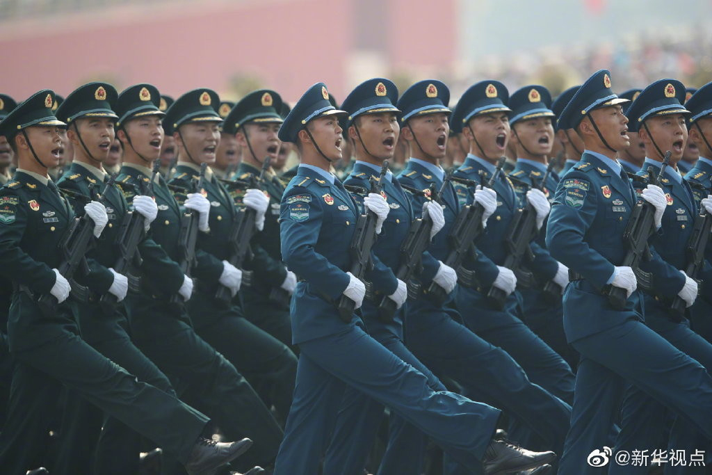 国庆阅兵方队的母亲，荣耀背后的温情故事，国庆阅兵方队母亲，荣耀背后的温情传奇
