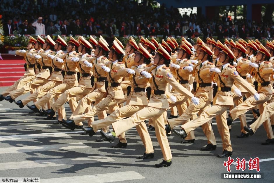 越南仪仗队阅兵出场，传统与现代的完美融合，越南仪仗队阅兵亮相，传统与现代的完美交融盛典