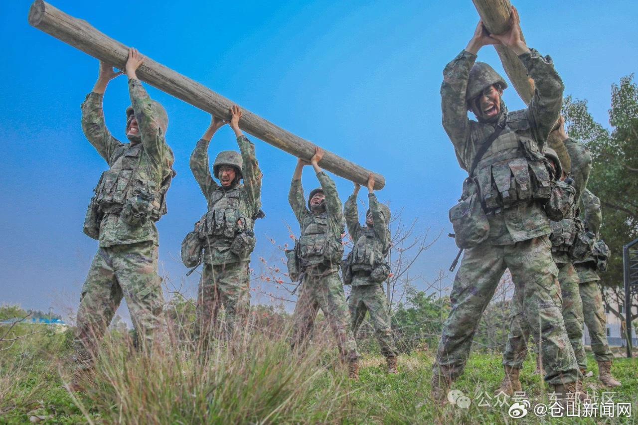 新兵被选为侦察兵好吗？全面解读新兵侦察兵之路的利与弊，新兵被选为侦察兵，利弊全面解读与成长之路分析
