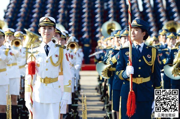 仪仗队阅兵走过天安门广场，历史与荣耀的重逢，天安门广场上的荣耀重现，仪仗队阅兵与历史交汇