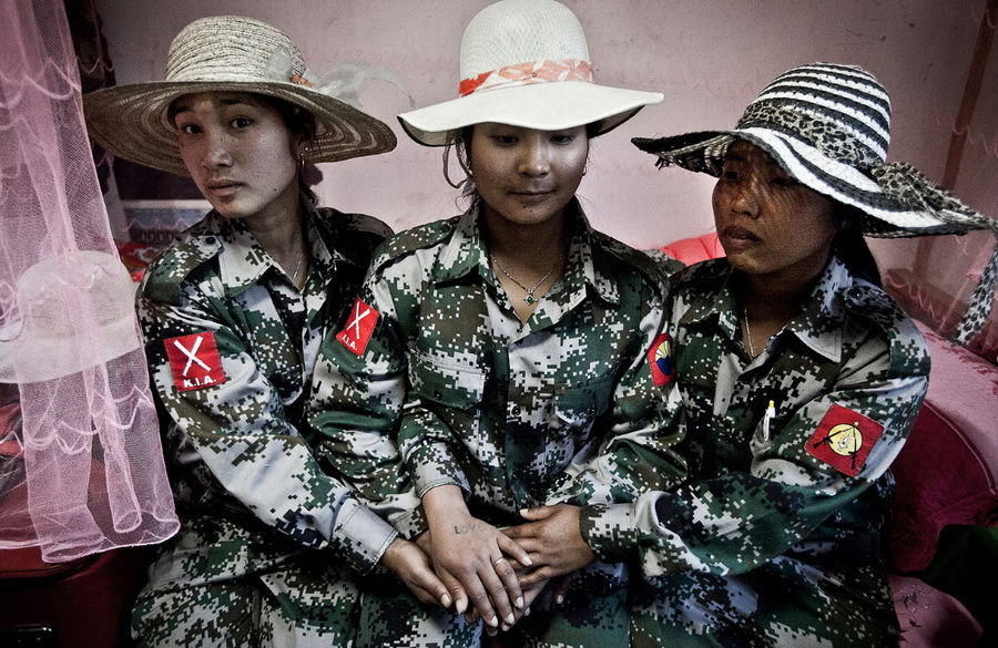 中国女兵红色军装，荣耀与力量的象征，中国女兵红色军装，荣耀与力量的标志