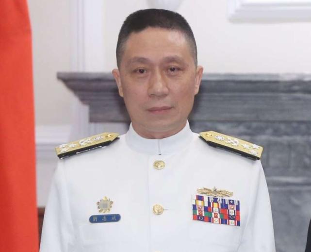 台海军左营舰女士官照片，探索军事透明化与公众关注之间的平衡，台海军左营舰女士官照片，军事透明化与公众关注的平衡点探索