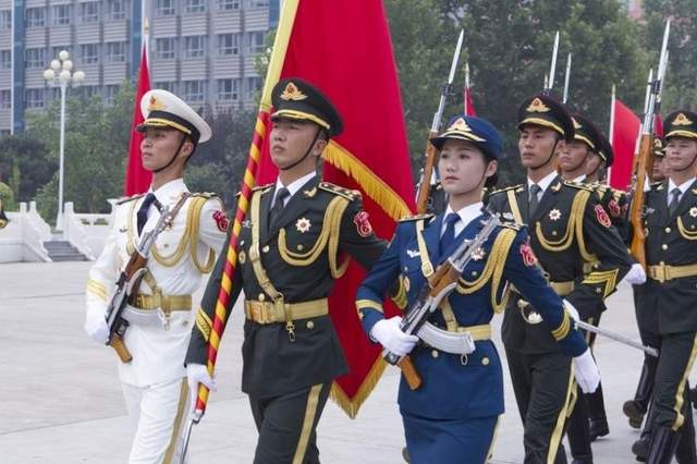 巴沙尔检阅三军仪仗队视频，展现国家力量与荣耀时刻，巴沙尔检阅三军仪仗队，展现国家力量与荣耀瞬间