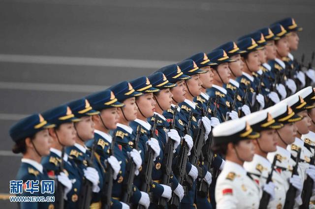 三军仪仗队女兵程诚田强的风采与荣耀，三军仪仗队女兵程诚田强的风采与荣耀，巾帼英雄展英姿