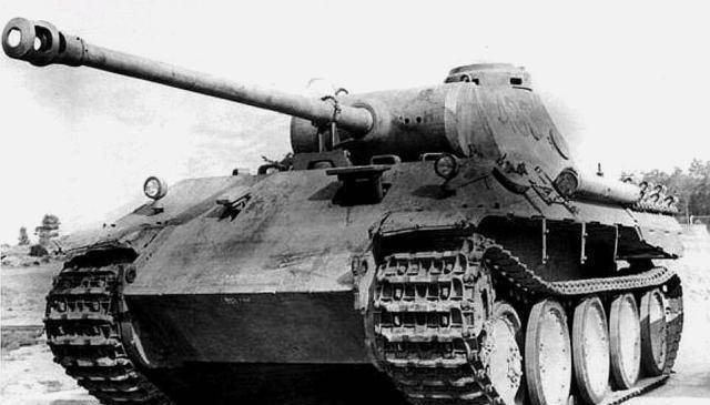 二战豹式和T-34，谁更胜一筹？，豹式和T-34，二战中的坦克对决，谁更胜一筹？