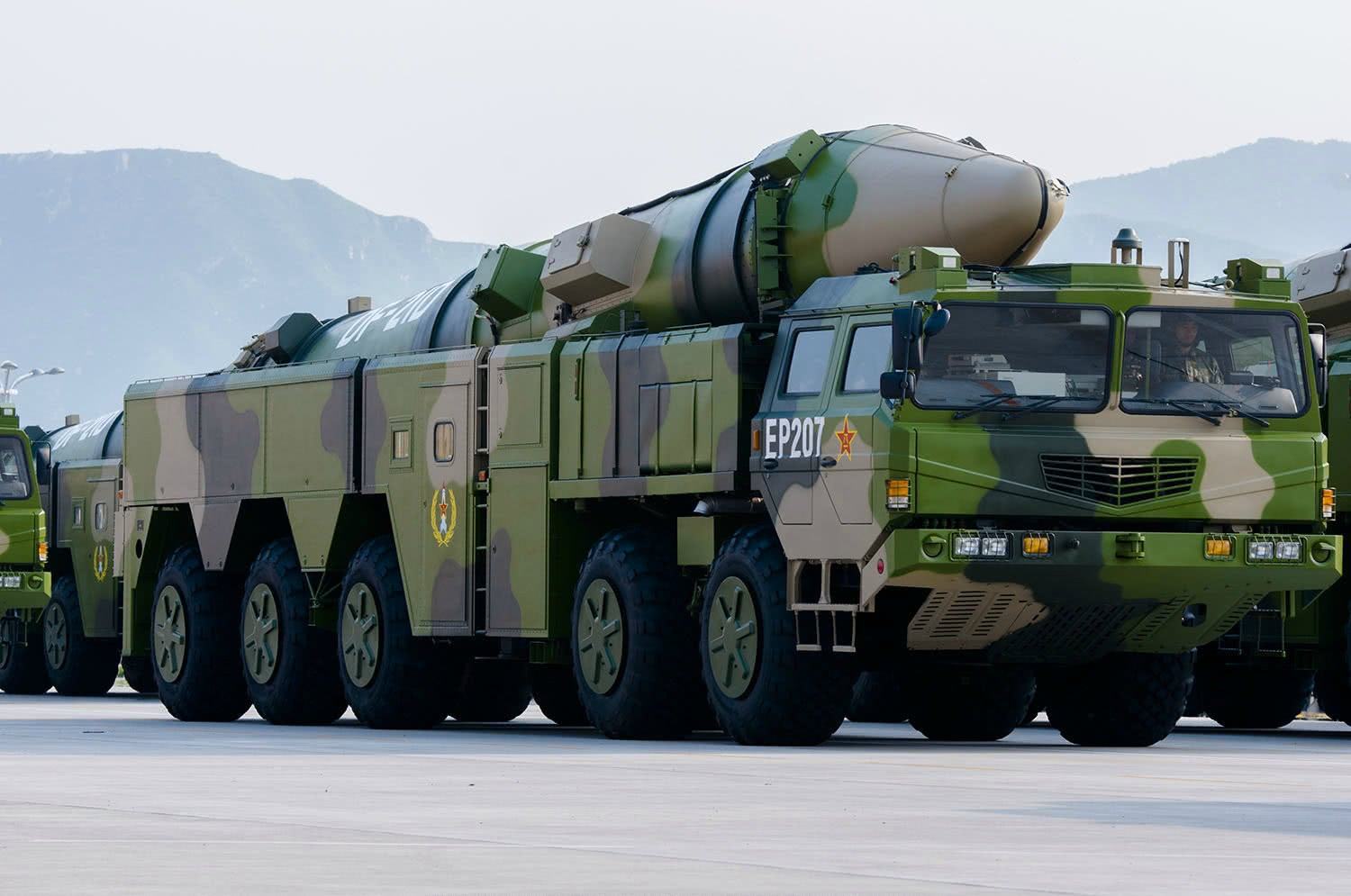 东风系列导弹武器系统的优势与挑战，东风系列导弹武器系统的优势与面临的挑战