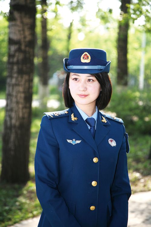 解放军女兵照片，展现力量与柔美的独特风采，解放军女兵风采，力量与柔美的独特魅力展示