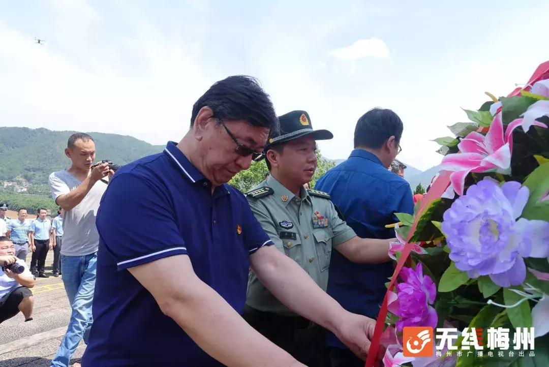 中央电视台军事节目嘉宾，聚焦军事精英，解读国防战略，央视军事节目聚焦军事精英，解读国防战略，嘉宾深度剖析军事要闻