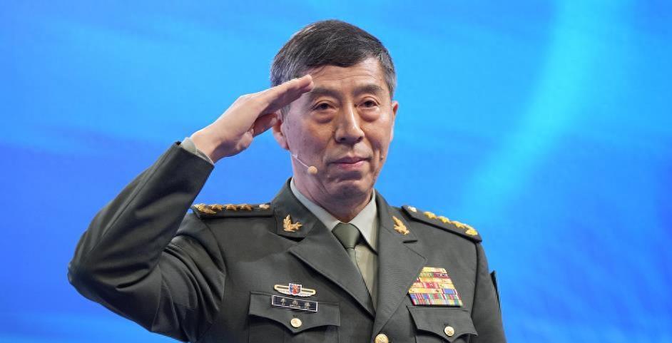 海南舰，航母还是两栖攻击舰？解析其特性与定位，海南舰，特性与定位解析——航母还是两栖攻击舰？