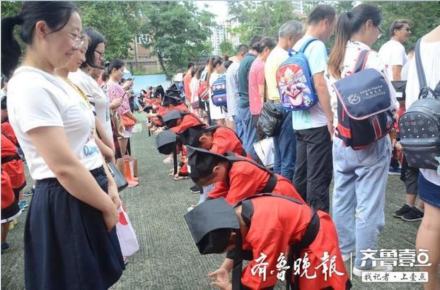 左手礼，一种独特的礼仪文化及其深远意义，左手礼，独特礼仪文化的深远意义探索
