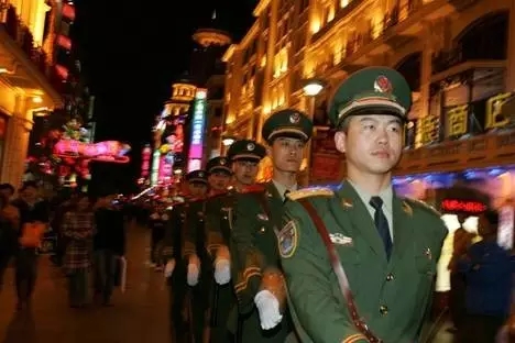 武警部队服装演变过程，历史的见证与时代的印记，武警部队服装演变，历史的见证与时代印记的巡礼