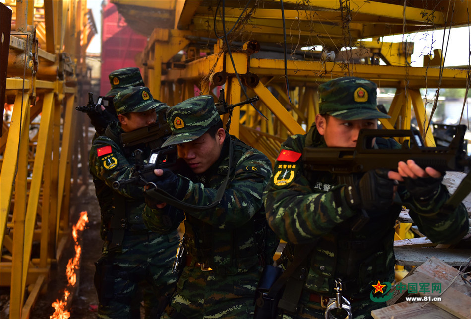 关于新疆解放军穿武警衣服的探讨，新疆解放军穿武警衣服的探讨与解析