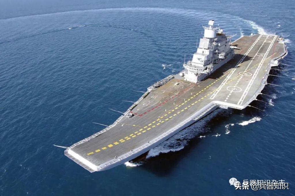 航空母舰的尺寸，揭秘其长度与宽度，揭秘航空母舰尺寸，长度与宽度全解析