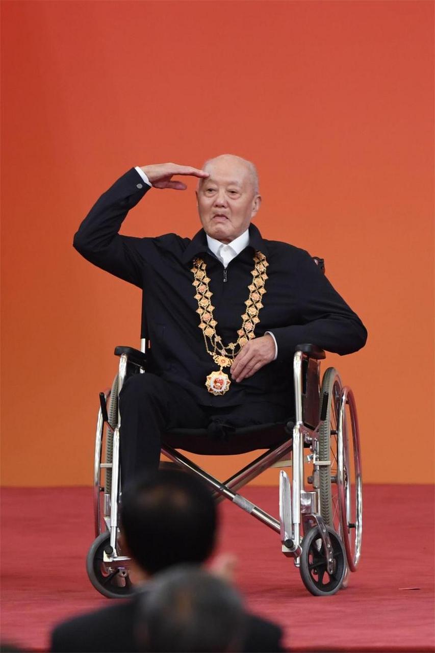 致敬英雄，2022年共和国勋章获得者的辉煌历程与卓越贡献，致敬英雄！共和国勋章获得者辉煌历程与卓越贡献回顾（2022年）