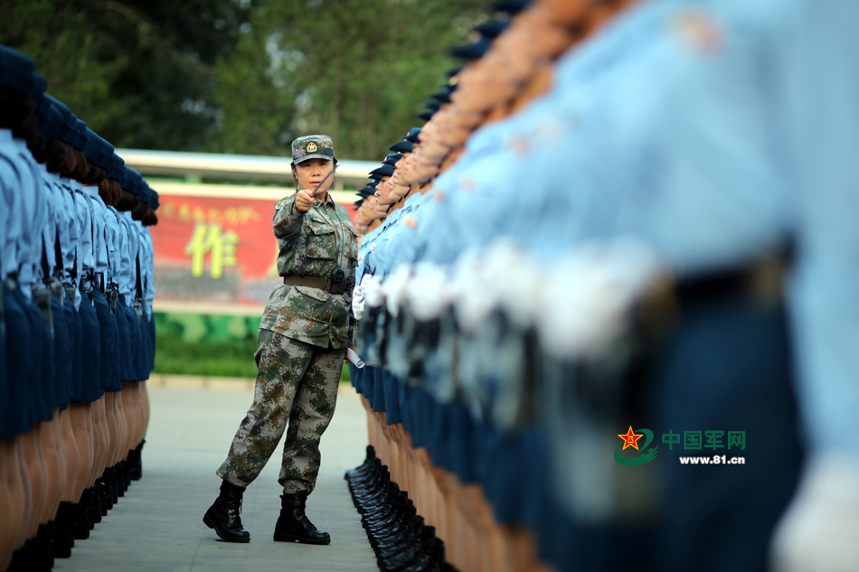 女兵训练营，塑造现代女性的力量之源，女兵训练营，塑造现代女性力量的摇篮