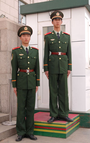 武警服饰全套，历史、种类与优化，武警全套服饰，历史沿革、种类多样性与优化探讨