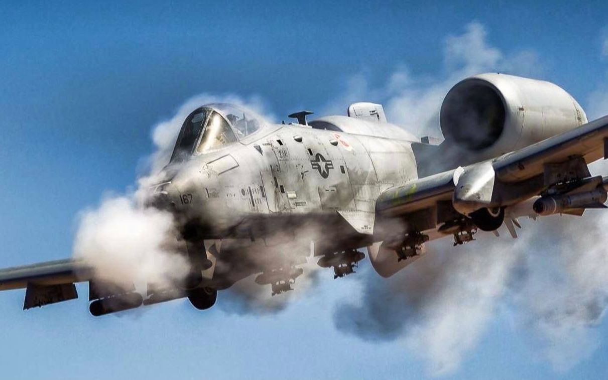 A-10攻击机挂载武器的强大实力与战略应用，A-10攻击机的武器挂载实力与战略应用探究