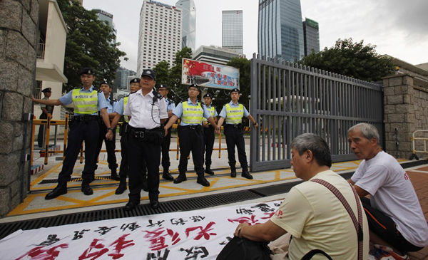 驻港部队驻地的故事，荣耀与责任并存，驻港部队荣耀与责任，驻地故事揭秘