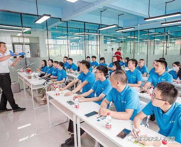 翼飞鸿天无人机学院，引领无人机教育的未来，翼飞鸿天无人机学院，引领无人机教育新时代