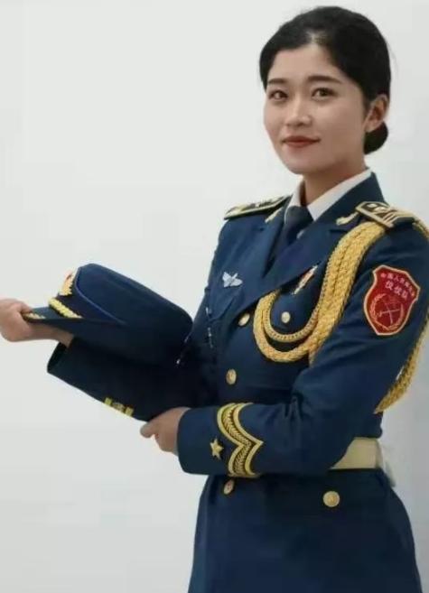震撼心灵！观看2019国庆女兵方队视频，感受巾帼英雄的风采，感受巾帼英雄风采，观看2019国庆女兵方队视频震撼心灵！