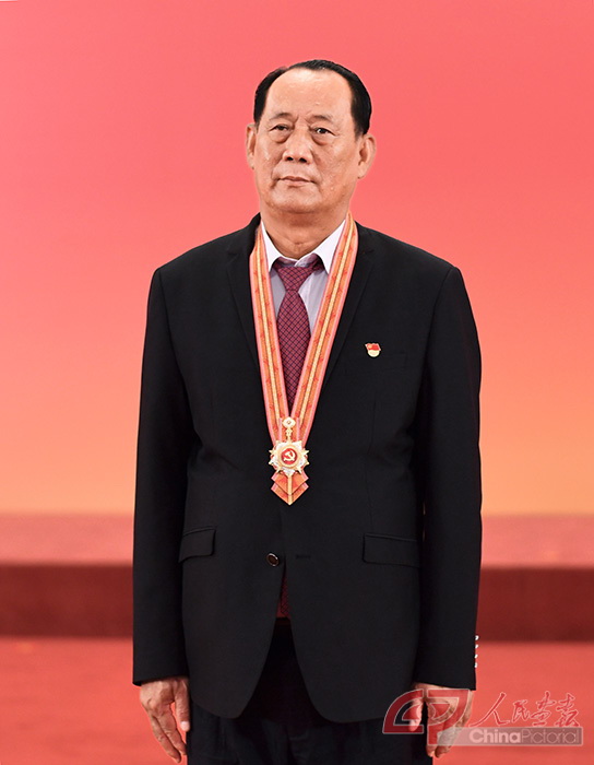 致敬七一勋章获得者——2023年的荣耀时刻，致敬七一勋章获得者，荣耀时刻的礼赞