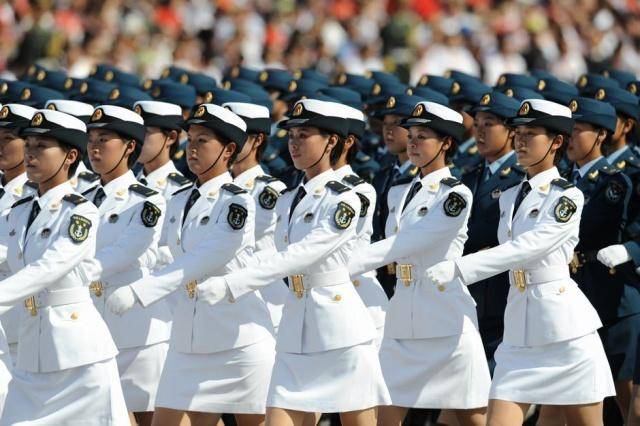 学校女兵好走吗？——探寻女性军事生涯之路的机遇与挑战，学校女兵之路，机遇与挑战并存的女性军事生涯探寻