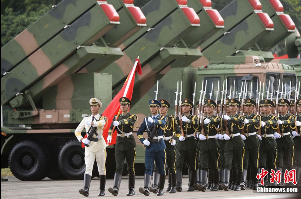 香港观看阅兵，盛况空前，共襄盛举，香港阅兵盛况空前，全民共襄盛举